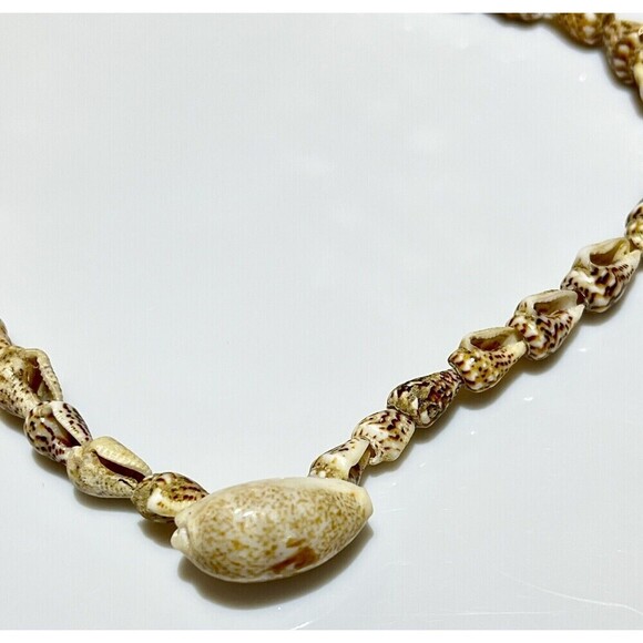 Small Conch Natural Seashell 32in Long Necklace Shells Coastal Jewelry Vtg - Picture 3 of 9